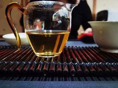 喝生普洱茶有湿气吗怎么办-喝生普洱茶有湿气吗怎么办呢