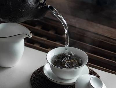 白茶和普洱从外形怎样区分-白茶和普洱从外形怎样区分出来