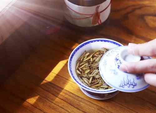 做旧老白茶饼鉴别方法