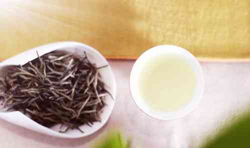 秋儿福鼎白茶：秋茶好还是春茶好，秋韵与秋露白