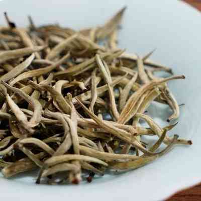 福鼎白茶散茶和茶饼