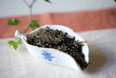 白茶与普洱茶哪个更值得收藏？探讨两种茶的收藏价值