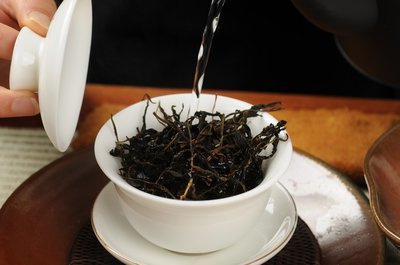 白茶与生普洱口感差异解析：你更偏好哪一种？