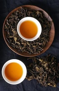 全面解析：白茶与普洱茶的区别对比分析及图片对比