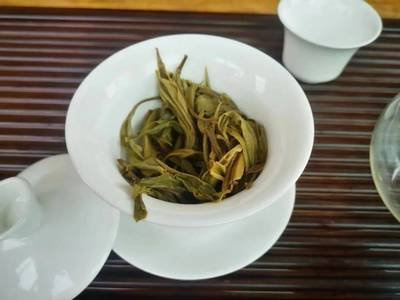 全面解析：普洱生茶与白茶的区别及其优缺点