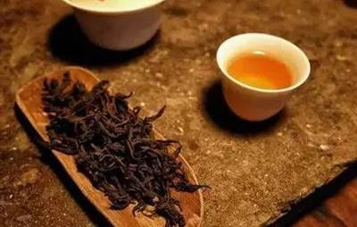 普洱黑茶白茶究竟哪种好？口感、健康效果全面比较