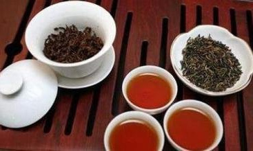 通过对比了解普洱茶与白茶的优劣及品味差异