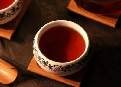 杯装普洱茶的杯子和冲泡方法