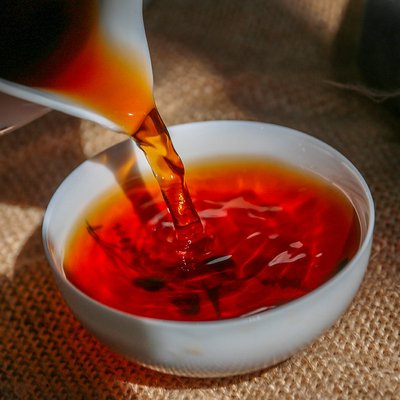 普洱茶椰子汁怎么喝好一点视频，口感升级！普洱茶与椰子汁的完美搭配，让你尽享清凉美味！