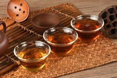普洱白茶：如何准确形容其香醇美味？