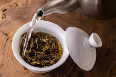 送长辈：普洱茶与铁观音茶的选择及讲究