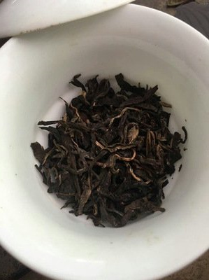 小粒冰岛茶：是红茶还是绿茶？详解其品种与冲泡方法