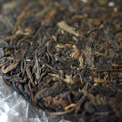 普洱和白茶哪个刮油效果好？探讨两种茶叶的去脂、降火及减肥功效